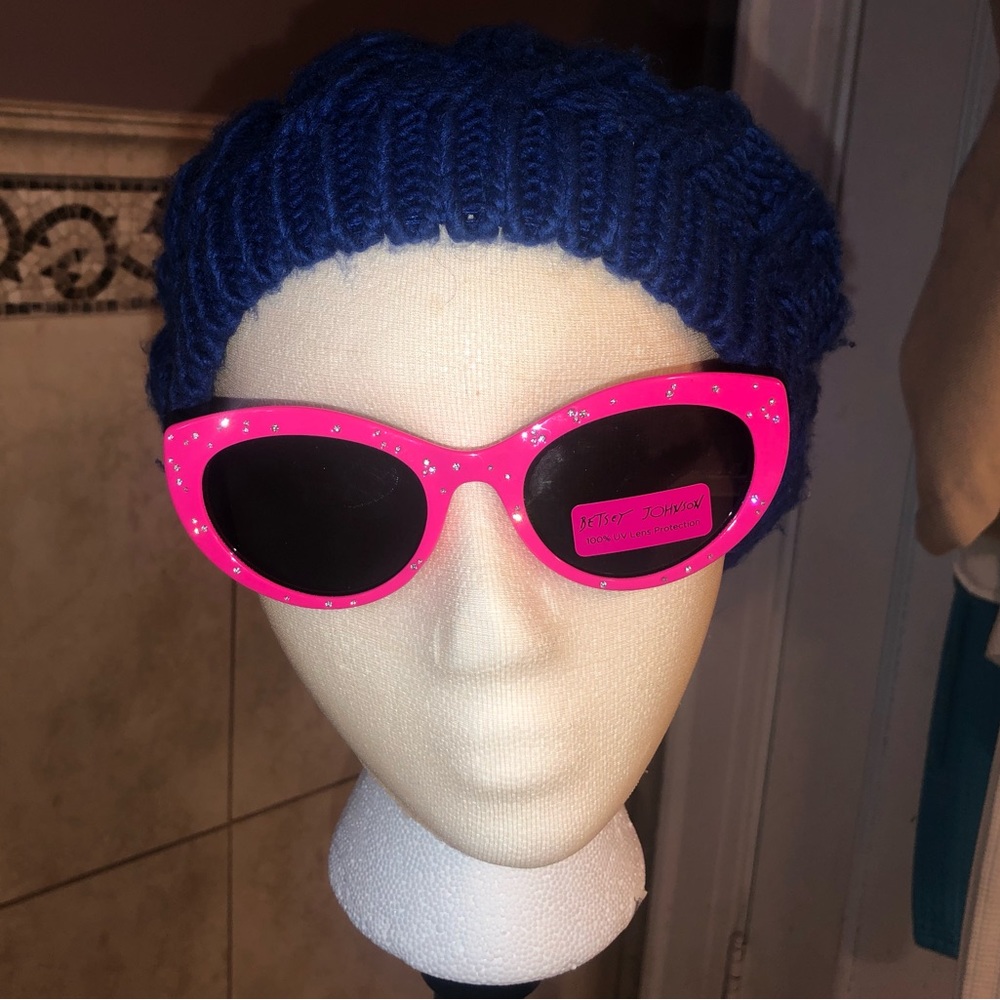 Betsey Johnson Hot Pink Diamond Cat Eye Sunglasses 💎
